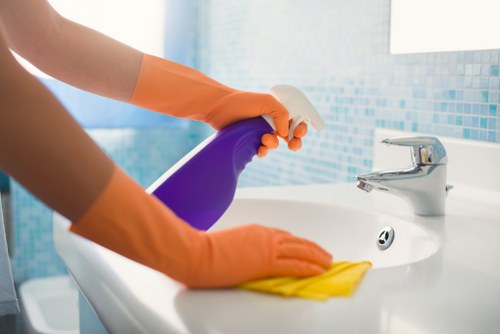 Professional curtain cleaning methods for delicate and heavy drapes